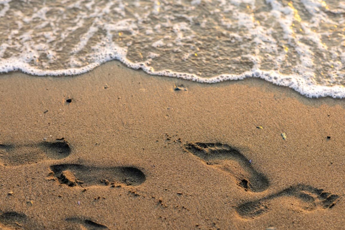 Sun, water, sand – how to protect your child from summer hazards?