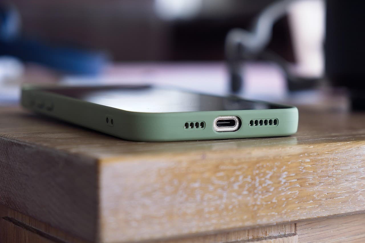 Technology and Camps – Should Children Have Access to Phones and the Internet?