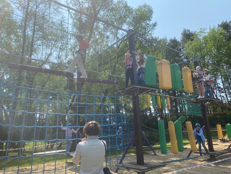 Szukanie skarbu ,park linowy,pontony i ognisko-Park Rozrywki Kobyla Góra