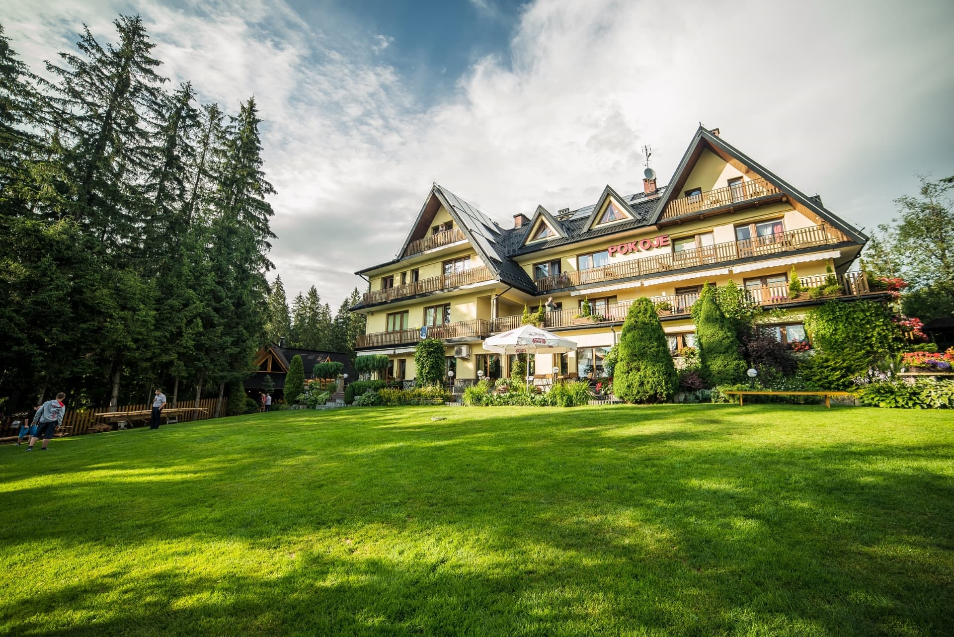 Discover the Charm of Four Seasons Resort: Relaxation in the Mountainous Kościelisko Region