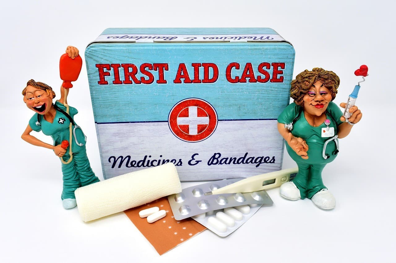 Parent's essentials: first aid kit for a family vacation